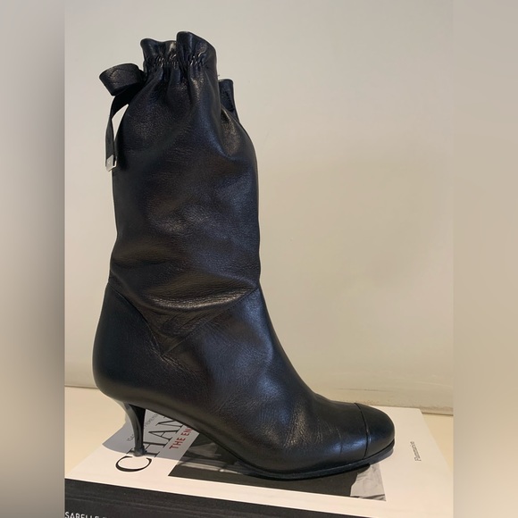 **SOLD** Chanel black Leather “scrunch” booties - Picture 2 of 10